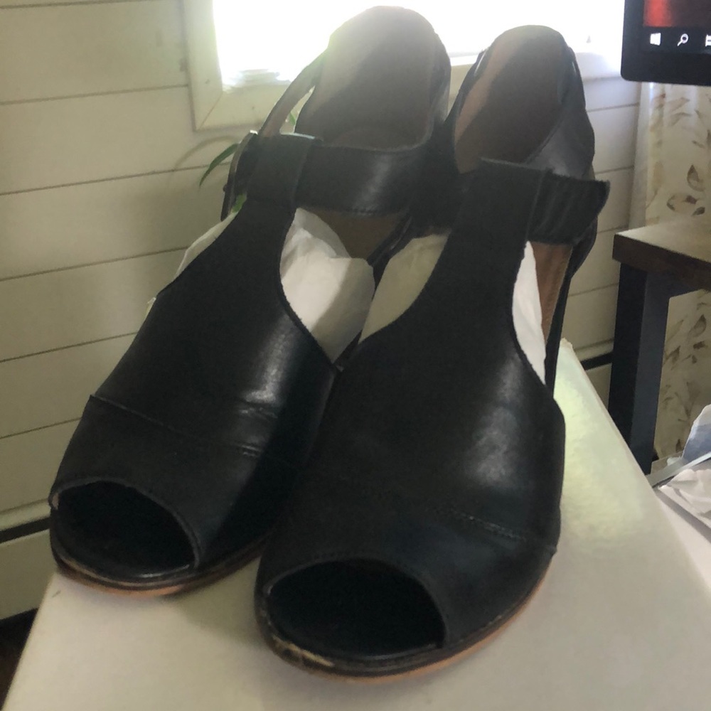 Black Peep toe sandals